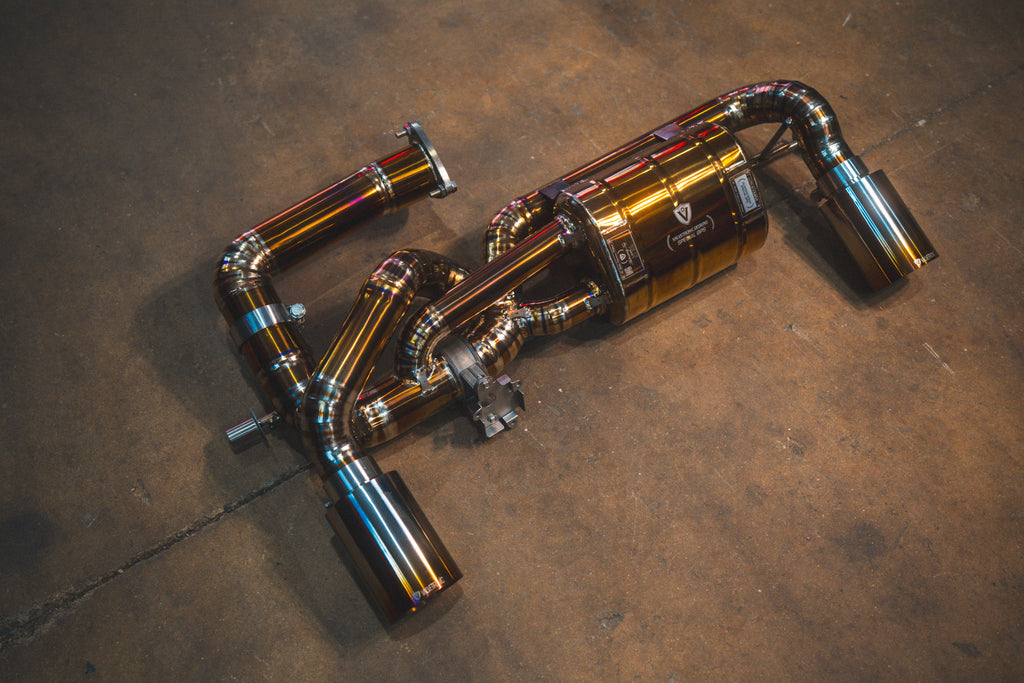 Lotus Emira Sportuitlaat met kleppen
