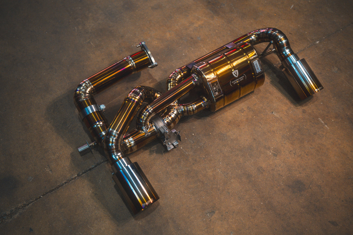 Lotus Emira Sportuitlaat met kleppen