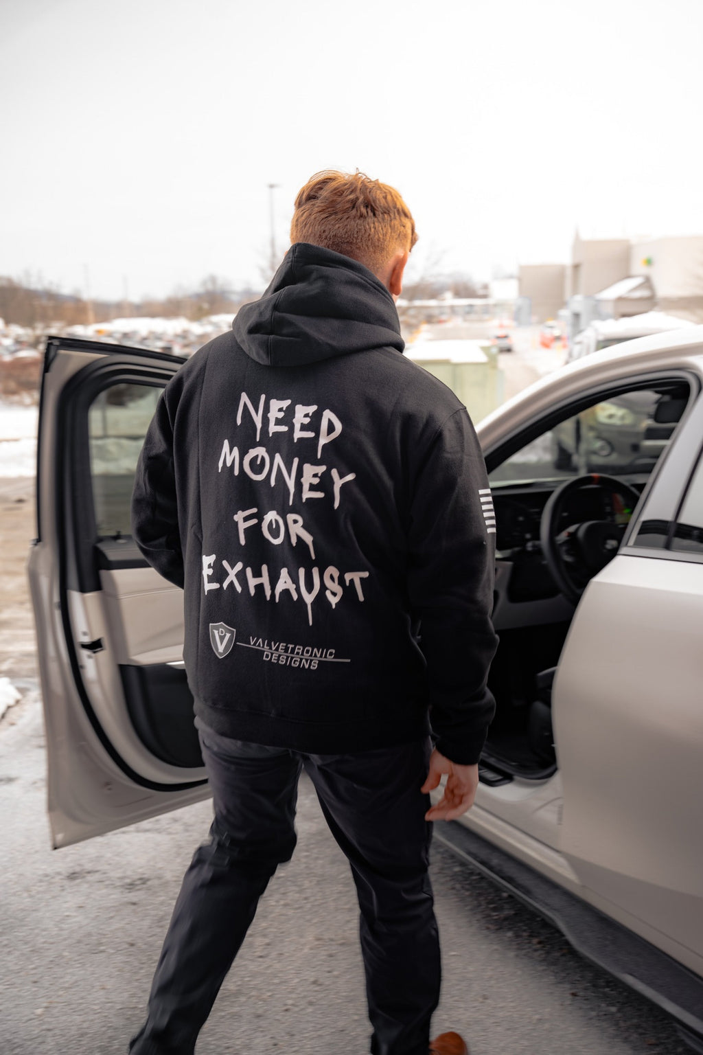 Need Money for uitlaat hoodie